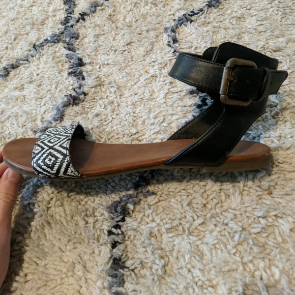 Mudd Aztec print sandals - Picture 2 of 2